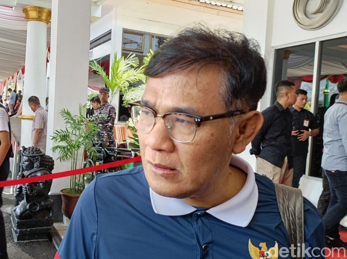 Kepala Badan Percepatan Pengentasan Kemiskinan, Budiman Sudjatmiko, di Concordia Lounge, Terminal A Bandara Internasional Adisucipto Jogja, Minggu (27/10/2024).