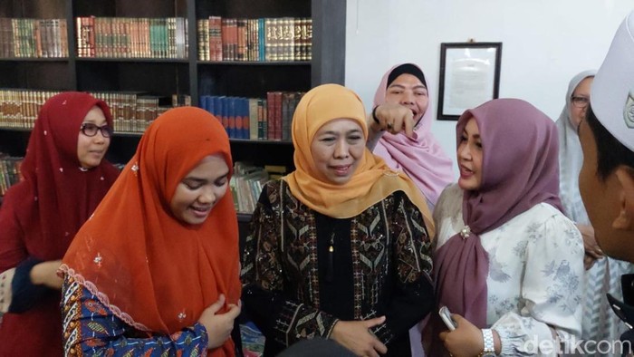 Khofifah Indar Parawansa di Ponpes Attaroqi Sampang.