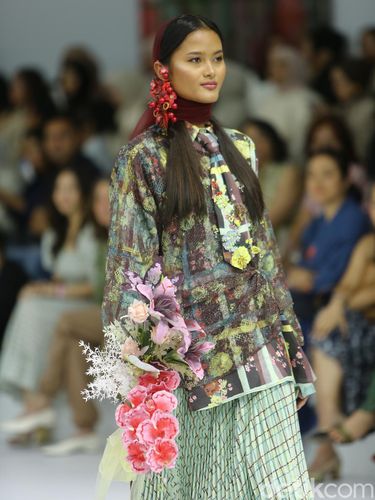 Koleksi Aleza berjudul Sphere di Jakarta Fashion Week 2025 (27/10/2024). Foto: Gresnia/Wolipop.