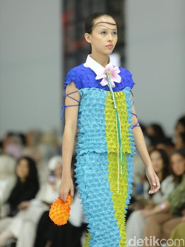 Koleksi Fuguku bernama Way of Waterdi Jakarta Fashion Week 2025 (27/10/2024).