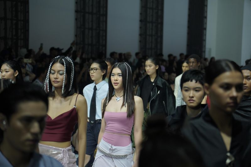 Koleksi Isshu di Jakarta Fashion Week 2025