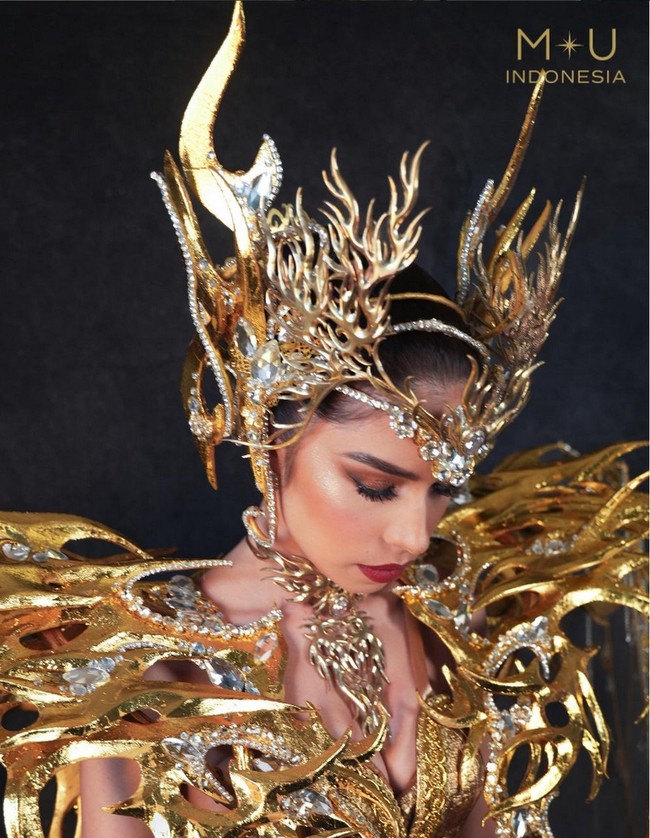 “Ia mengangkat perempuan lain, memberdayakan kita semua untuk masa depan yang lebih baik untuk generasi mendatang,” seperti dikutip dari akun Instagram Universe Indonesia. Foto: Instagram/@missuniverseindonesia2024