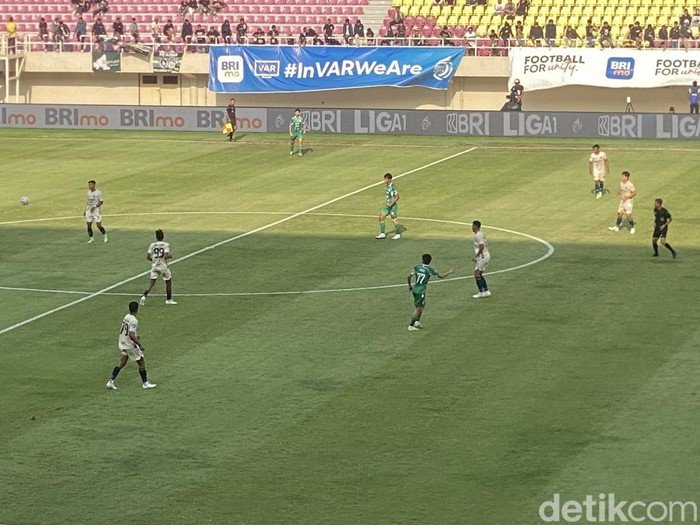 Laga PSS Sleman vs Persita Tangerang di Stadion Manahan, Kota Solo, Minggu (27/10/2024) sore.