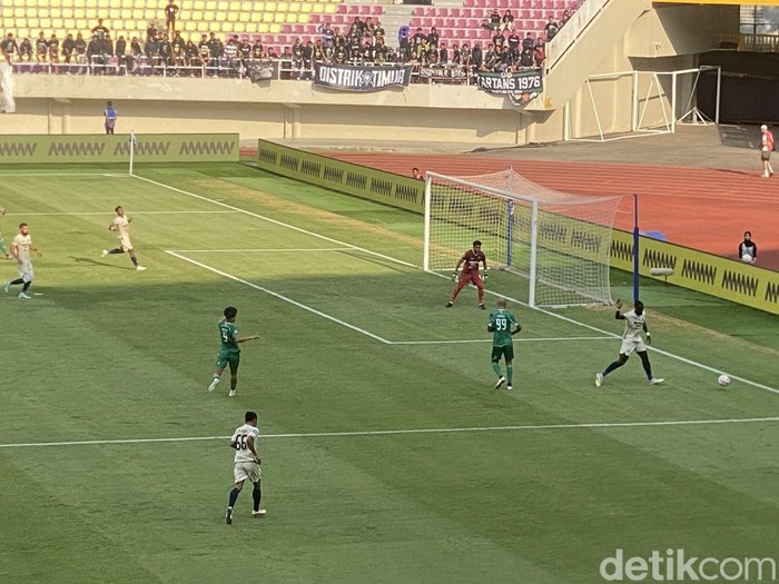 Laga PSS Sleman vs Persita Tangerang di Stadion Manahan, Kota Solo, Minggu (27/10/2024) sore.