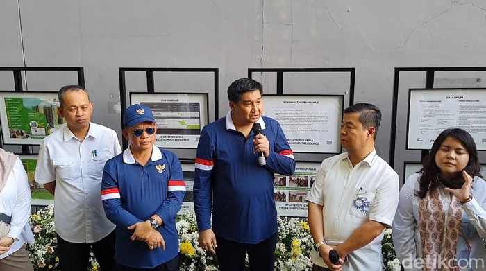 Menteri Perumahan dan Kawasan Permukiman Maruarar Sirait dan Mendagri Tito Karnavian melakukan peninjauan Rusun Pasar Rumput, Jakarta Selatan. (Wildan/detikcom)