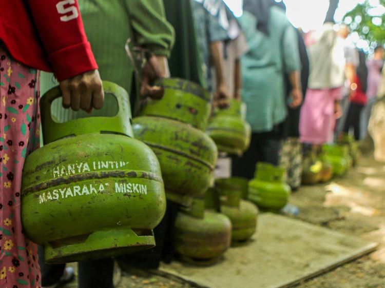 Potret Warga Aceh Antre Gas Elpiji Murah