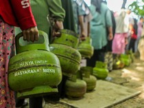 Potret Warga Aceh Antre Gas Elpiji Murah