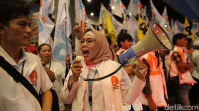 Pendukung Pasangan Calon Gubernur Jakarta Ramaikan Lokasi Debat