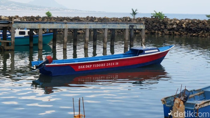 Perahu bantuan untuk nelayan dari Dinas Kelautan dan Perikanan Kota Tidore Kepulauan.