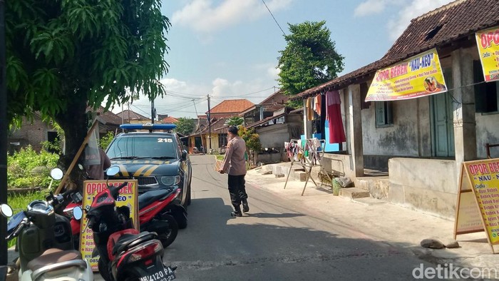 Polisi melakukan olah TKP penemuan mayat di Delanggu, Klaten, Minggu (27/10/2024).
