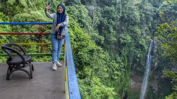 Curug Pelangi Cimahi, Salah Satu Air Terjun Tertinggi di Jabar