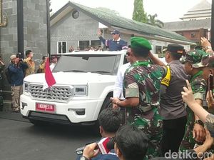 Prabowo Tinggalkan Akmil Magelang, Sapa Warga dari Maung Garuda
