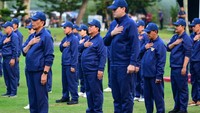 Prabowo terlihat berada di barisan dekat dengan Wapres Gibran Rakabuming Raka dan Menteri ESDM, Bahlil Lahadalia. Prabowo terus memperhatikan setiap gerakan senam.  (Muchlis Jr - Biro Sekretariat Presiden)