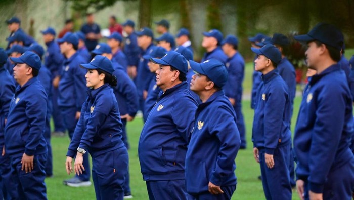 Presiden Prabowo Subianto mengikuti senama pagi bersama para menterinya di Akmil Magelang (Muchlis Jr - Biro Sekretariat Presiden) Presiden Prabowo Subianto mengikuti senama pagi bersama para menterinya di Akmil Magelang (Muchlis Jr - Biro Sekretariat Presiden)
