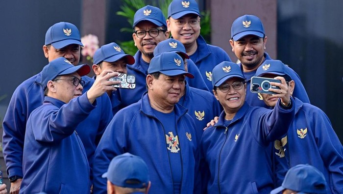 Presiden Prabowo Subianto mengikuti senama pagi bersama para menterinya di Akmil Magelang (Muchlis Jr - Biro Sekretariat Presiden) Presiden Prabowo Subianto mengikuti senama pagi bersama para menterinya di Akmil Magelang (Muchlis Jr - Biro Sekretariat Presiden)