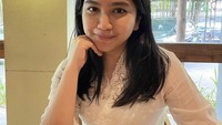 Makan makanan enak menjadi obat bagi Rachel Amanda di tengah padatnya aktivitas. Makan siang bersama ibunya semasa sibuk fitting baju pernikahan diakui terasa merindukan. Foto: Instagram/auroramanda95