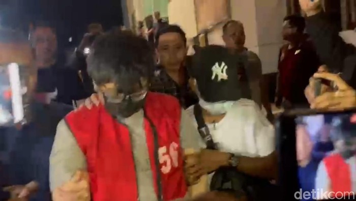 Ronald Tannur saat dibawa ke Kejati Jatim.