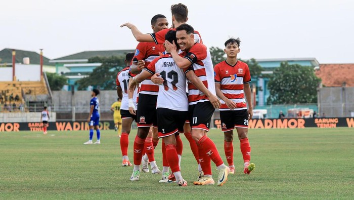 Skuad Madura United musim 2024/2025.
