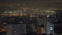Pemandangan umum Kota Teheran setelah beberapa ledakan terdengar, di Teheran, Iran, Sabtu (26/10)