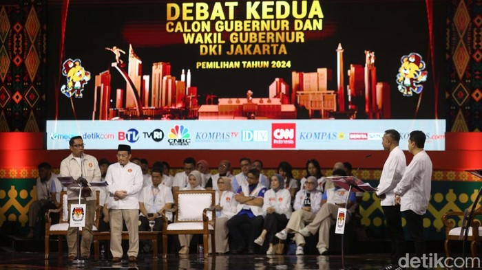 Debat kedua Pilgub Jakarta berlangsung menarik. Ketiga pasangan calon saling serang tentang gagasan ekonomi dan kesejahteraan rakyat.