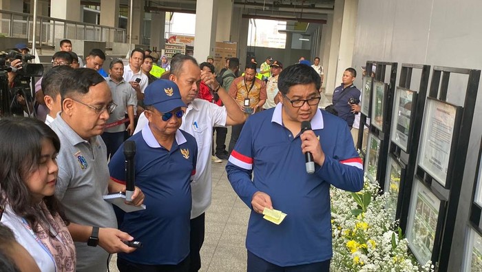 Tito dan Maruarar meninjau rusun Pasar Rumput, Jaksel, usai retreat di Magelang (Wildan/detikcom)