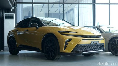 Sangar tapi Mewah! Ini Tampang Toyota Crown Sport yang Sudah Mengaspal di Tanah Air