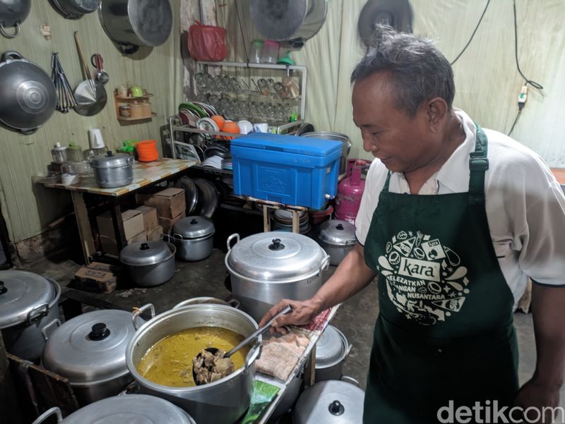 Warung Jawa Parasari on Jl. Pidada IV No.15, Ubung, North Denpasar. (Vincencia Janaria Molo/detikBali)