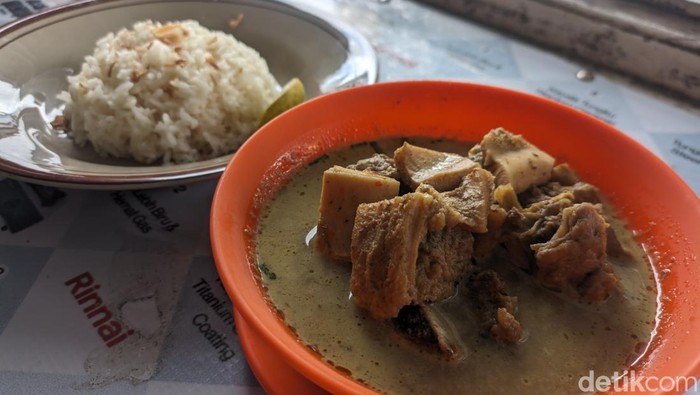 Warung Jawa Parasari di Jl. Pidada IV No.15, Ubung, Denpasar Utara. (Vincencia Januaria Molo/detikBali)