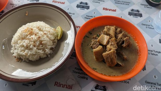 Warung Jawa Parasari on Jl. Pidada IV No.15, Ubung, North Denpasar. (Vincencia Janaria Molo/detikBali)