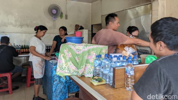 Soto Sapi Pak Made stall on Jalan Imam Bonjol No.120, Pemecutan Klod, West Denpasar District, Saturday (26/10/2024). (Vincencia Janaria Molo/detikBali)