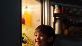 Xiaomi 15 Pro akan menampilkan kamera telefoto periskop 5x dengan zoom lossless 10x, dan dekorasi kamera keramik. Foto: Xiaomi