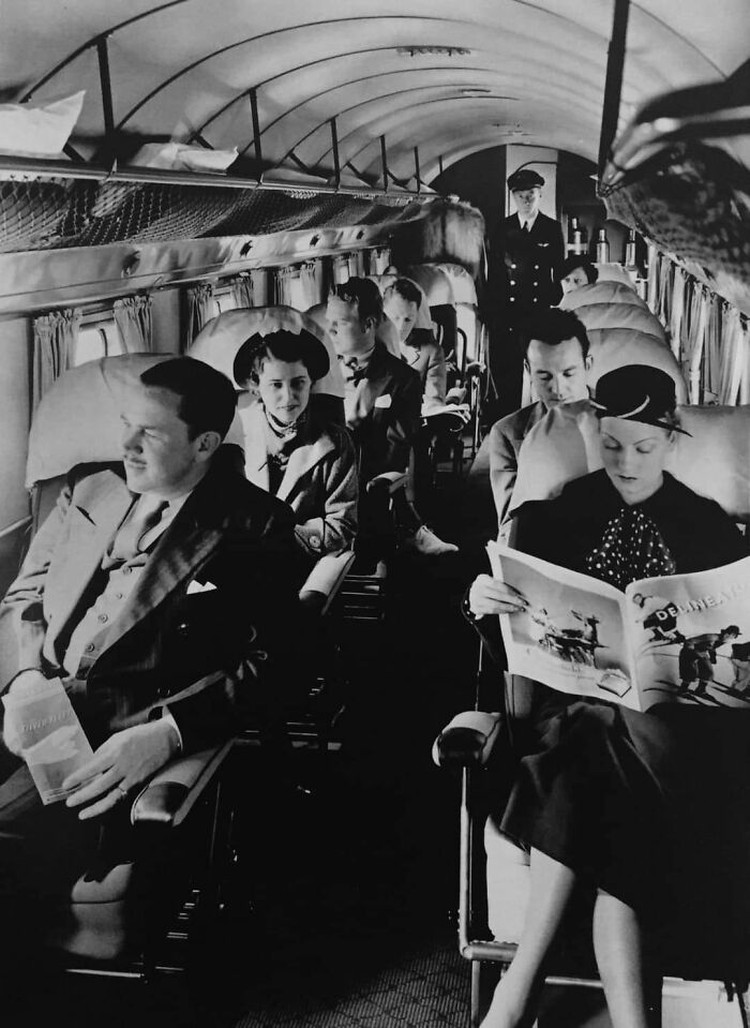 Perjalanan waktu atau time traveling yuk, detikers! Caranya dengan melihat foto-foto bersejarah berikut ini.