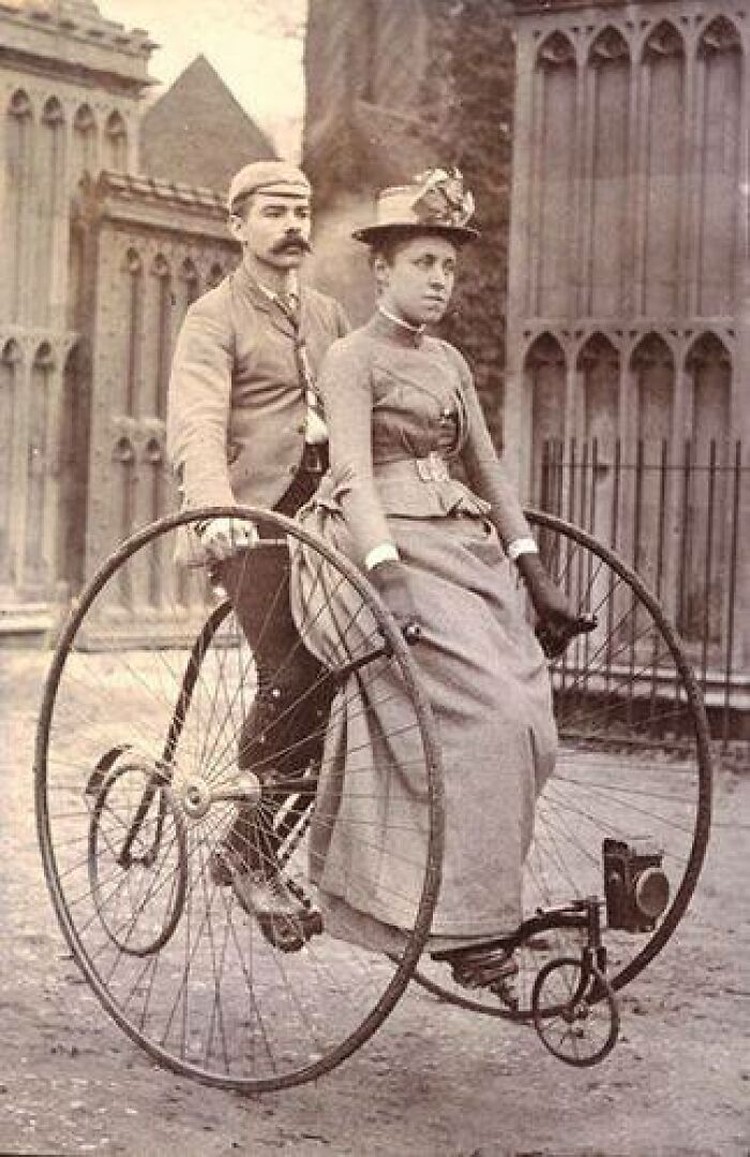 Perjalanan waktu atau time traveling yuk, detikers! Caranya dengan melihat foto-foto bersejarah berikut ini.