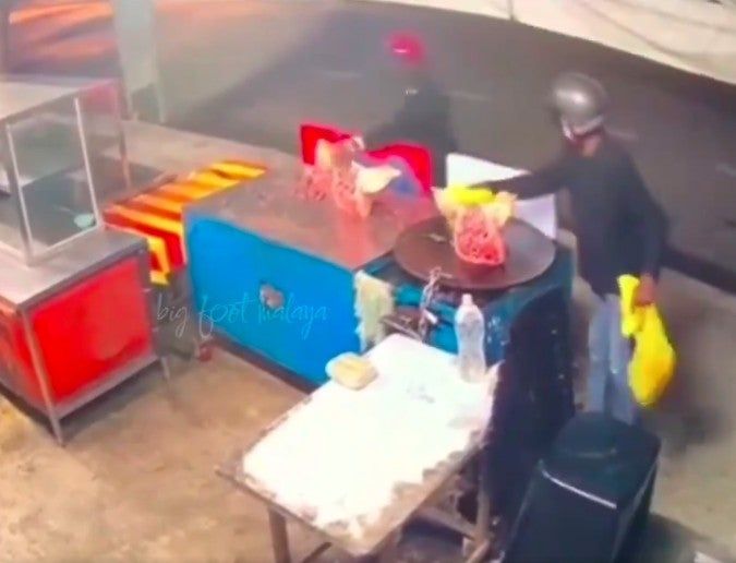 2 Pria Ditangkap Polisi karena Taruh 2 Kepala Babi di Kedai Makanan