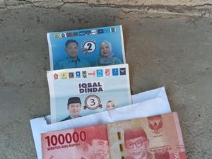 Heboh Amplop Berisi Uang Berstiker Iqbal-Dinda dan Yandi-Ros di Bima