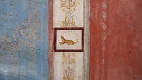 Tempat tinggal tersebut, yang disebut Rumah Phaedra berdasarkan ratu mitologi Athena yang ditampilkan dalam salah satu lukisan dindingnya, menyoroti gaya arsitektur baru pada abad pertama Masehi, kata taman arkeologi Pompeii dalam sebuah pernyataan.  