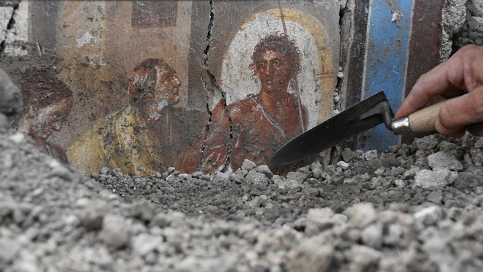 A detail of a richly decorated but uncommonly small house with finely preserved frescoes of mythological scenes is pictured in the archaeological site in Pompeii, Italy, in this handout photo obtained by Reuters on October 24, 2024. Parco Archeologico di Pompei/Handout via REUTERS ATTENTION EDITORS - THIS IMAGE HAS BEEN SUPPLIED BY A THIRD PARTY. NO RESALES. NO ARCHIVES.     TPX IMAGES OF THE DAY