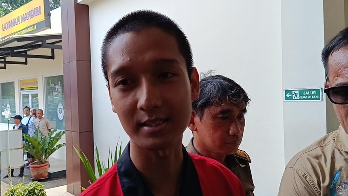 Armor Toreador jelang sidang perdana kasus KDRT di PN Cibinong (Rizky/detikcom)