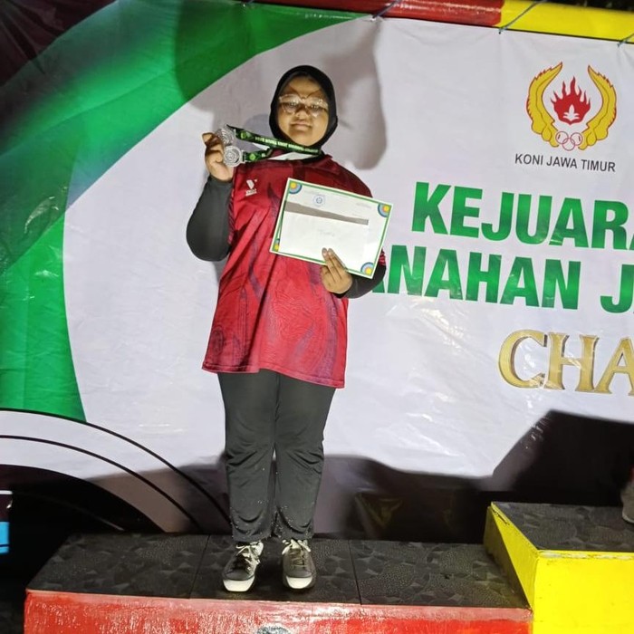 Atlet Panahan Nadia As Safa Noor Ilmi siswi SMP Islam Al-Azhar Kelapa Gading Surabaya kelas VII