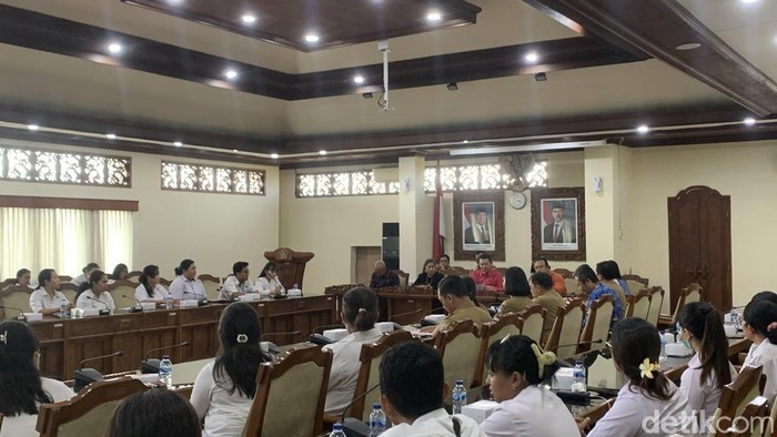 Audiensi nakes di DPRD Provinsi Bali, Senin (28/10/2024). (Rizki Setyo Samudero/detikBali)