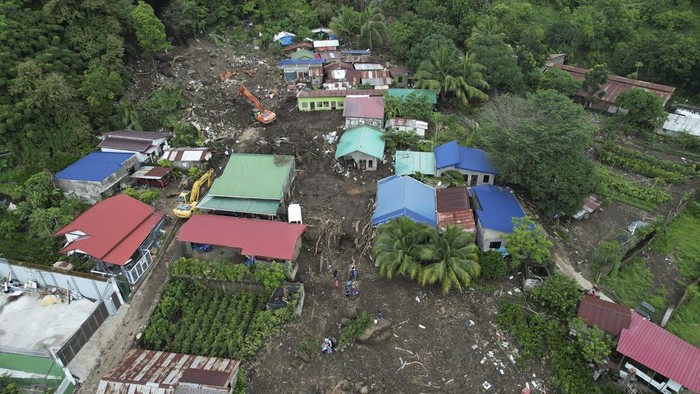 Badai Trami Picu Longsor di Filipina Badai tropis Trami menghantam Filipina. Badai itu juga memicu banjir dan tanah longsor.