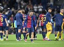 Beda Hansi Flick dan Xavi soal Beri Hukuman ke Pemain Barcelona