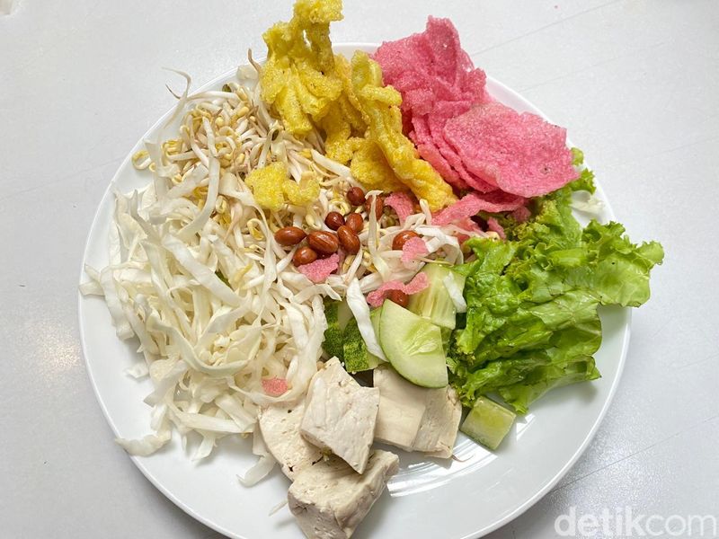 Battle asinan sayur Betawi