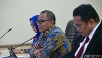 Perlu diketahui, Bawaslu Kota Semarang pada tanggal 23 Oktober 2024 malam, mendapatkan informasi terkait pertemuan kepala desa (Kades) se-Jawa Tengah, di salah satu hotel bintang lima kawasan Semarang Tengah, yang diduga sebagai ajang mobilisasi dukungan terhadap salah satu pasangan calon.  