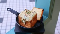 Hidangan Mu Toast mereka dibanderol bervariasi, mulai dari 950 yen (Rp 97 ribu) suntuk toast ala carte, sampai harga 1.300 yen (Rp 133 ribu) untuk paket toast mereka. Foto: grapeejapan.com