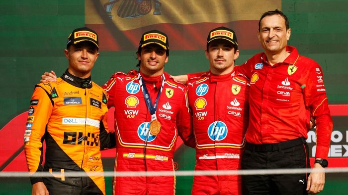 MEXICO CITY, MEXICO - OCTOBER 27: Race winner Carlos Sainz of Spain and Ferrari, Second placed Lando Norris of Great Britain and McLaren and Third placed Charles Leclerc of Monaco and Ferrari pose for a photo on the podium after the F1 Grand Prix of Mexico at Autodromo Hermanos Rodriguez on October 27, 2024 in Mexico City, Mexico. (Photo by Chris Graythen/Getty Images)