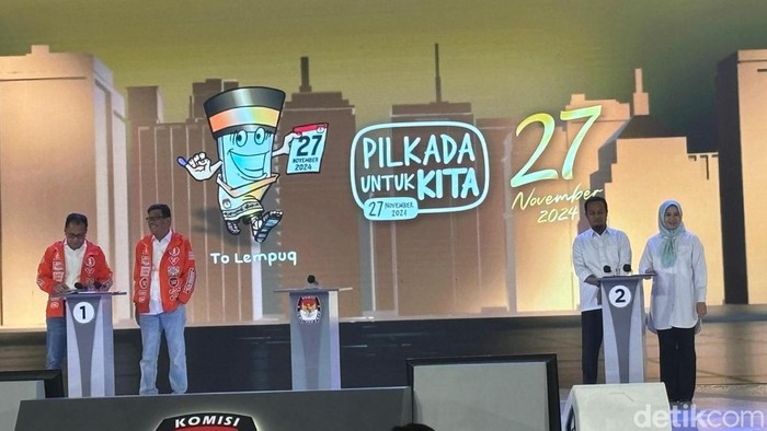 Danny-Azhar dan Andi Sudirman-Fatmawati di lokasi debat Pilgub Sulsel.