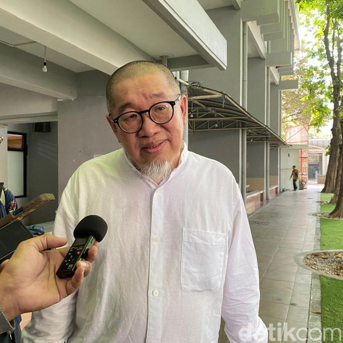 Dekan Fisip Unair Prof Bagong Suyanto