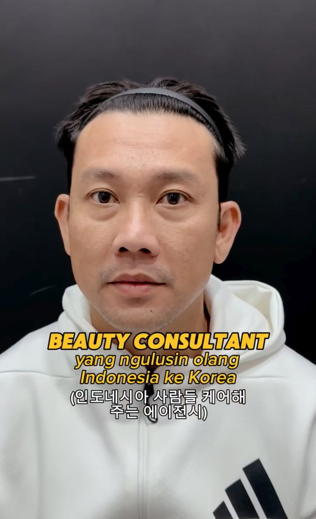 Melalui akun Instagramnya Denny Sumargo membagikan perjalanannya ke Korea Selatan untuk berlibur sekaligus menjalani operasi kantung mata. Sambil ditemani istrinya, Olivia Sumargo, pria yang akrab disapa Densu itu tampak menjalani serangkaian pemeriksaan sebelum tindakan. Foto: Instagram/@sumargodenny