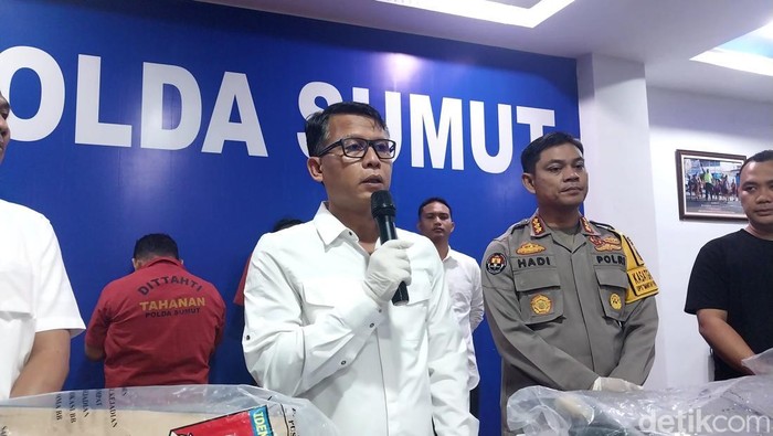 Dirreskrimum Polda Sumut Kombes Sumaryono saat konferensi pers. (Finta Rahyuni/detikSumut)